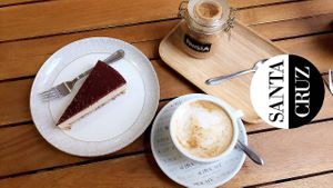 Cheesecake and soy latte  at La Pajarita in Tenerife