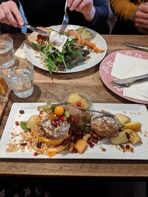 Vegan breakfast "Blaumeise" at Bakeliet Kaffee in Kiel