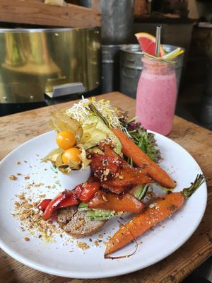 Vegan brunch 😍 at Bakeliet Kaffee in Kiel