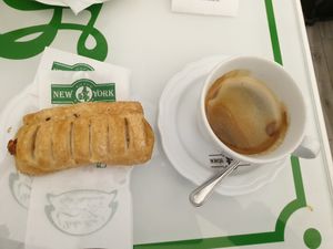 Apple strudel at Dolce Pisa in Pisa