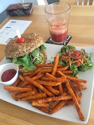 Veggie burger with Avocado and sweet potato fries  at innerluck in Hamburg