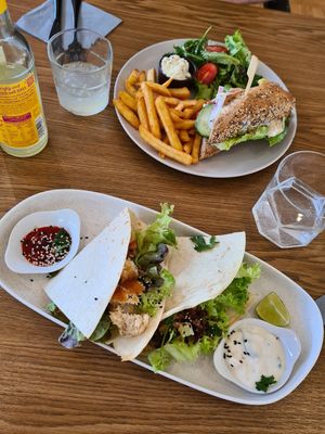 Chicken burger and taco plate at innerluck in Hamburg