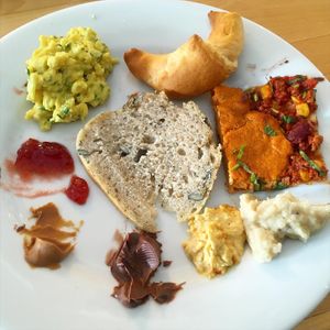 Brunch 19-11-17: Croissant, Flammkuchen, „egg“ salad... at innerluck in Hamburg