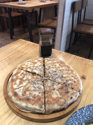 Beef fried pie at Lǎo Qí Yán Sù 老祁言素 in Beijing