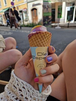 Mango and Heidelbeer-Joghurt, already halfway finished at Die Eisperle - Kaiserfeldgasse in Graz