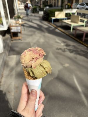 Top: Cherry London Whisper - Bottom: Steirerliebe  at Die Eisperle - Kaiserfeldgasse in Graz