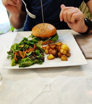 Burger at Officina Verde in Riva Del Garda