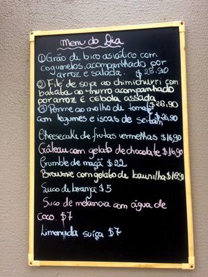 I visited Camaraderia on my vegan pilgrimage through Belo Horizonte (read more about that here: http://www.budgetbucketlist.com/belo-horizonte.html)  at Camaraderia Gastrobar in Belo Horizonte