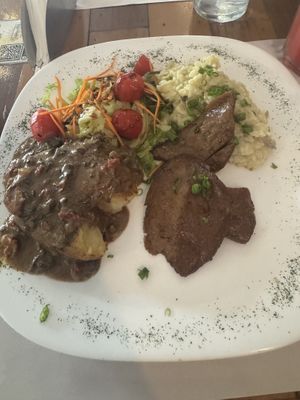 escalope de soja com arroz a piamontese e batatas ao murro  at Camaraderia Gastrobar in Belo Horizonte