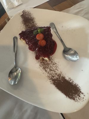 cheesecake de frutas vermelhas  at Camaraderia Gastrobar in Belo Horizonte