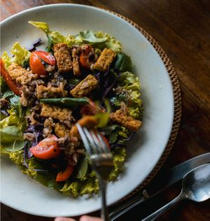 tempeh tamarind salad at Sarinbuana Eco Lodge Restaurant in Tabanan
