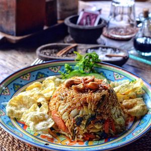 Vegan Nasi Goreng with roasted cashews and meninjo crackers. A Balinese & Indonesian classic done our way😄 at Sarinbuana Eco Lodge Restaurant in Tabanan