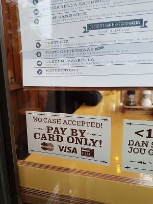 No cash! at Meneer Smakers Burgerbar - Oudegracht in Utrecht