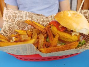 Vegan burger and fries at Meneer Smakers Burgerbar - Oudegracht in Utrecht
