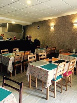 inside at Tasquinha do Bé in Porto