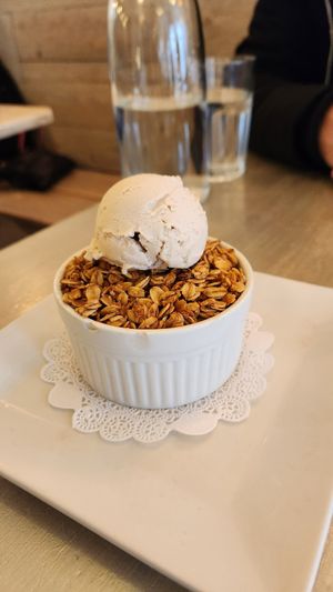 Apple Crisp a la Mode at Garden Cafe of Woodstock in Woodstock