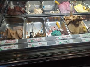 Lots of vegan flavours at Dolce Gelato in Laguna Beach