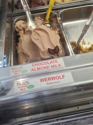 Noms! at Dolce Gelato in Laguna Beach