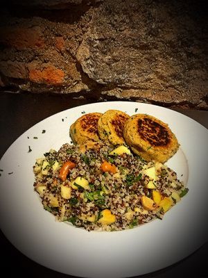 Quinoa tricolor  con manzana,marañon y perejil. Falafel . at Sat Nam in Antigua