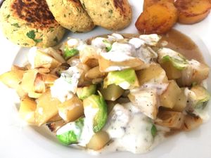 Papas al Horno con repollitos de Bruselas y yogurt.
Croquetas de Falafel al horno.
Plátanos al vapor con especies at Sat Nam in Antigua
