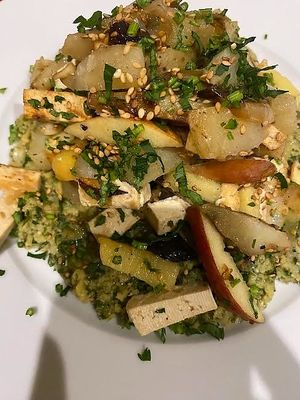 Kartoffeln und Hummus at Sat Nam in Antigua