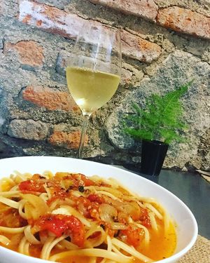 Pasta sin gluten con tomatina clásica.
Vino blanco. at Sat Nam in Antigua