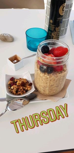 overnight saoked oats with homemade granola and cinammon at V-Thos in Javea