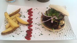 Menu special: hoisin duck burger with air fried chips at V-Thos in Javea