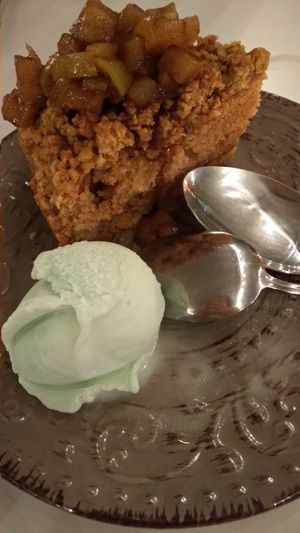 Tarta de manzana con helado de manzana verde at V-Thos in Javea