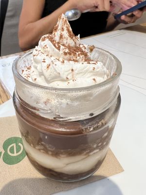 Dolce con panna e cioccol   at Essenza in Grosseto