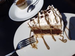 Torta a tre strati con pistacchio e nocciola at Essenza in Grosseto