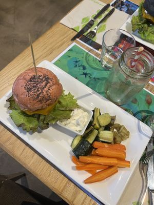 Lisbona burger con contorno di verdure  at Essenza in Grosseto