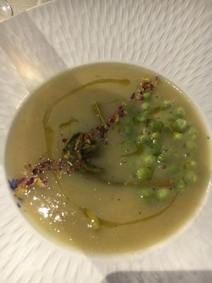 vegetable soup, with peas and asparagus at Essenza in Grosseto