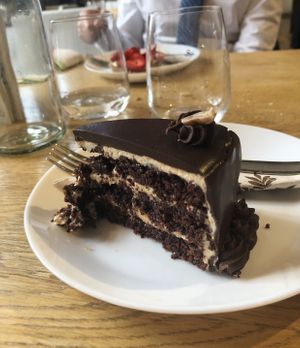 Torta cioccolato e burro d’arachidi at Essenza in Grosseto