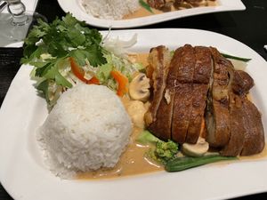 Vegane Ente mit Erdnusssoße at Wok and Roll in Bochum