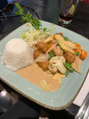 Veganes Hühnchen mit Erdnuss 🥜   at Wok and Roll in Bochum