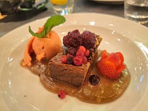 Banan, chocolate and peanut butter cake at Lusitania in Alvor