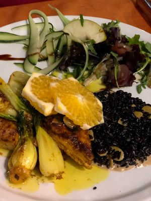 WILD RICE with marinated tofu, sprouts,sallad and orange at Lusitania in Alvor