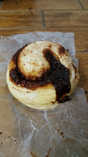 vegan cinnoman bun at Shokudo Pace in Kamakura