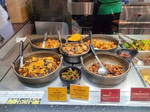 Choices for mains and 'premium' mains at Greendot - Vivocity in Central Singapore