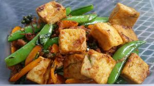 Sweet Peas & Organic Tofu with Chili Paste at House of Joy in Bangkok
