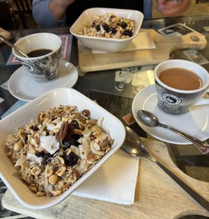 Organic porridge with berried and mixed nuts  at Singl-end - Garnethill in Glasgow