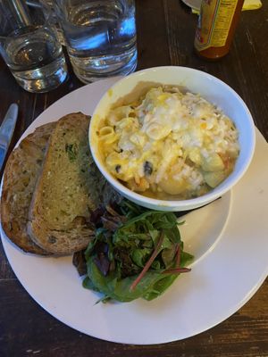 Mac and cheese, with garlic bread  at Harmonium in Edinburgh