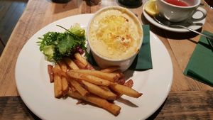 Mac & Cheese with Chips at Harmonium in Edinburgh