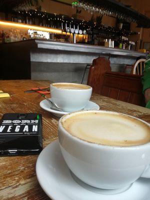 Sehr leckere hafer cappuccino. at Harmonium in Edinburgh