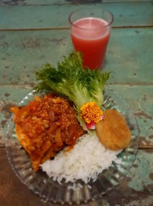Cauliflower Bolognese Lasagne / Rice / Peanut steak / Salad / Paçoquita! / Watermelon juice at Aurora Restaurante Antiespecista in Porto Alegre