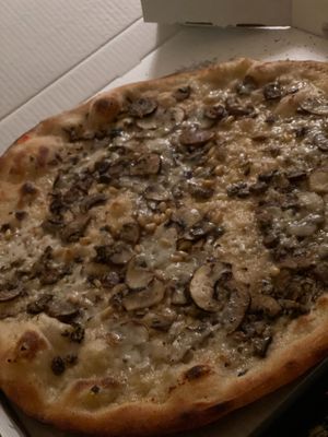 Mushroom and pinenut vegan pizza with vegan cheese and garlic oil… delicious at Pizza Express in Rochester