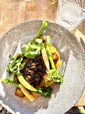 Beluga lentils with coconut milk, wild brokkoli and tofu - vegan at Zum Strandläufer in Ahrenshoop