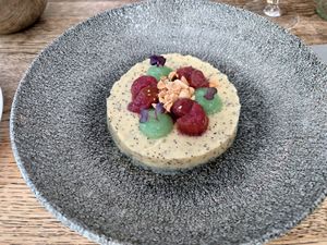 Veganer Mohngrieß mit Rhabarber, grünem Apfel und Erdnüssen at Zum Strandläufer in Ahrenshoop