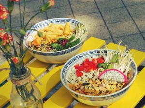 Vegan pad thai & yellow curry at Vegan Port Pizza & Restaurant in Gdansk